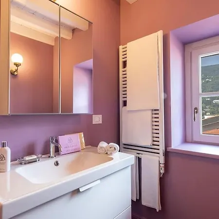 Isola Bella - Via 28 *